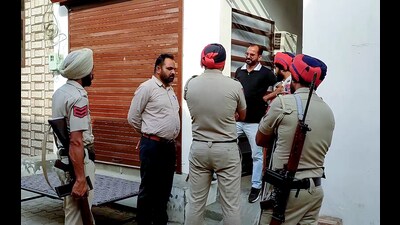 Police personnel stand guard as NIA conducts a raid at a location in connection with the terror-drug smugglers-gangsters nexus cases, in Bathinda on Wednesday. (ANI) Police personnel stand guard as NIA conducts a raid at a location in connection with the terror-drug smugglers-gangsters nexus cases, in Bathinda on Wednesday. (ANI)
