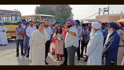 RTA secretary Poonam Preet Kaur during a suprise inspection in Ludhiana on Wednesday. (HT Photo) RTA secretary Poonam Preet Kaur during a suprise inspection in Ludhiana on Wednesday. (HT Photo)