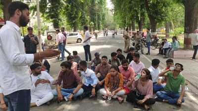 The ABVP activists staging a demonstration at LU on Wednesday (HT Photo)