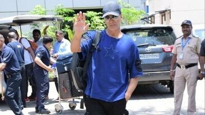 Akshay Kumar was seen at the Kalina airport in Mumbai as he flew out of the city. For his travel, he wore a blue T-shirt, black denims and a cap. He also carried a backpack with him. Akshay Kumar was seen at the Kalina airport in Mumbai as he flew out of the city. For his travel, he wore a blue T-shirt, black denims and a cap. He also carried a backpack with him. 