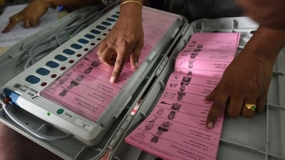 The survey was conducted between April 20 and 28. The survey covered 2143 voters registered in 82 polling booths across 21 of the State’s 224 Assembly constituencies. (Arijit Sen/HT Photo/Representative Image) The survey was conducted between April 20 and 28. The survey covered 2143 voters registered in 82 polling booths across 21 of the State’s 224 Assembly constituencies. (Arijit Sen/HT Photo/Representative Image)