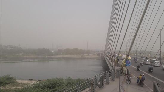 Delhi recorded an average AQI of 397 (very poor) at 8am on Wednesday. (PTI)