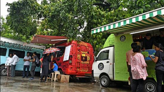 Unlike food trucks, e-food carts can only sell packed and pre-cooked eatables. (Ht Archive)