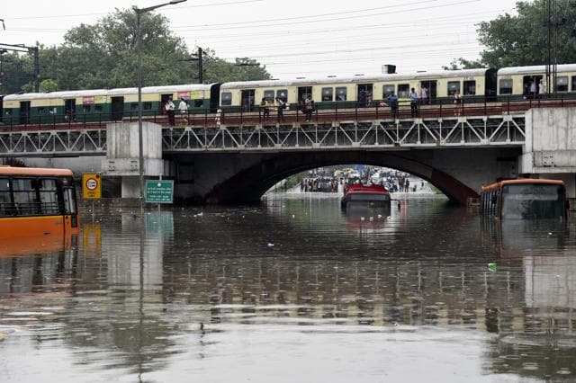 Waterlogging under Minto Bridge on July 13, 2018. (HT Archive) Waterlogging under Minto Bridge on July 13, 2018. (HT Archive)