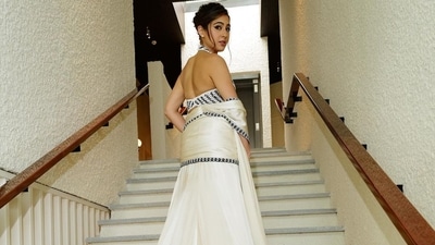 The drape has been intricately bordered with black and white tiny beads and crystals. (Instagram/@saraalikhan95) The drape has been intricately bordered with black and white tiny beads and crystals. (Instagram/@saraalikhan95)