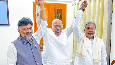 Congress president Mallikarjun Kharge flanked by Siddaramaiah and DK Shivakumar. (DK Shivakumar | Twitter) Congress president Mallikarjun Kharge flanked by Siddaramaiah and DK Shivakumar. (DK Shivakumar | Twitter)