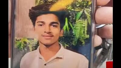 The police have registered a case of murder but are yet to piece together the sequence of events that lead to the death of Tiwari. “Since the shutter of the shop was down, none had seen what transpired inside and how the young men ended up fighting. Only after Dubey slipped out through the back door opening, did the incident come to light. The two who survived are critical and not in a position to talk,” added Sarode. (HT PHOTO) The police have registered a case of murder but are yet to piece together the sequence of events that lead to the death of Tiwari. “Since the shutter of the shop was down, none had seen what transpired inside and how the young men ended up fighting. Only after Dubey slipped out through the back door opening, did the incident come to light. The two who survived are critical and not in a position to talk,” added Sarode. (HT PHOTO)