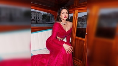 Priyanka Chopra shared her photos from the event on her Instagram handle and captioned her post, "La vita è bella… with @bulgari in Venice for the reveal of the new #BulgariMediterranea High Jewellery Collection. Thank you @lucia_silvestri and @jc.babin for having me! @bulgari #Bulgari #BulgariHighJewelry." (Instagram/@priyankachopra) Priyanka Chopra shared her photos from the event on her Instagram handle and captioned her post, "La vita è bella… with @bulgari in Venice for the reveal of the new #BulgariMediterranea High Jewellery Collection. Thank you @lucia_silvestri and @jc.babin for having me! @bulgari #Bulgari #BulgariHighJewelry." (Instagram/@priyankachopra)