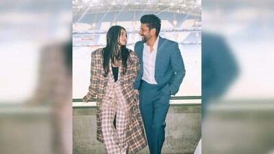 In the photos, the couple can be seen enjoying the match between Manchester United and Real Madrid at Etihad Stadium. (Instagram/@shibaniakhtar) In the photos, the couple can be seen enjoying the match between Manchester United and Real Madrid at Etihad Stadium. (Instagram/@shibaniakhtar)