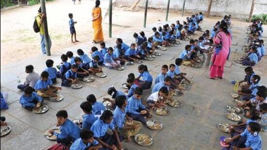 School principal Suman Kumari said that the mid-day meal was being distributed by NGOs. (Picture for representation/ HT Photo)