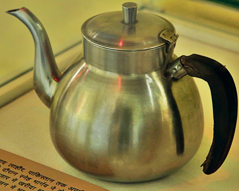 A kettle, donated by a survivor who bought it from Lahore’s Anarkali Bazaar during her first visit back to Pakistan, after her family migrated to India.