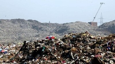 Landfills emit methane when organic wastes decompose (HT PHOTO) Landfills emit methane when organic wastes decompose (HT PHOTO)