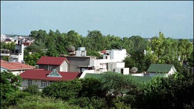 A view of bungalows in the Sainik Farms area in New Delhi. (HT Photo) A view of bungalows in the Sainik Farms area in New Delhi. (HT Photo)