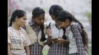 As compared to last year, 81.65% students cleared Class 12 exam this year, registering a drop of 5.43%. However, at 65.43%, the pass percentage for Class 10 dropped by 7.75% this year. (HT file photo)