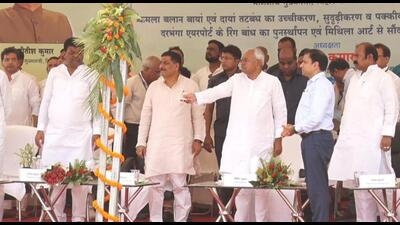Bihar chief minister Nitish Kumar inaugurates various development projects in Darbhanga on Friday. (HT Photo) Bihar chief minister Nitish Kumar inaugurates various development projects in Darbhanga on Friday. (HT Photo)