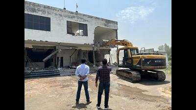 DTP Jaideep appealed to citizens not to construct within 30 metres and 60 metres on the sides of scheduled and national highways, respectively, as these are illegal constructions and will be demolished. (HT File Photo)