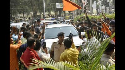 Dhirendra Krishna Shastri ‘Baba Bageshwar’ arrives at a hotel in Patna on May 13. (HT Photo)