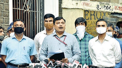Maharashtra, Oct 09 (ANI): Delhi DDG IPS Gyaneshwar Singh and NCB Zonal Director Sameer Wankhede address a press conference outside the NCB office, in Mumbai on Saturday. (ANI Photo) (Deepak Salvi) Maharashtra, Oct 09 (ANI): Delhi DDG IPS Gyaneshwar Singh and NCB Zonal Director Sameer Wankhede address a press conference outside the NCB office, in Mumbai on Saturday. (ANI Photo) (Deepak Salvi)