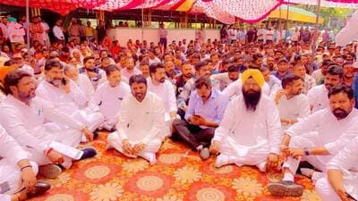 Members of the sewerman sanitation employees sangharsh committee staging a protest in Ludhiana. (HT Photo)
