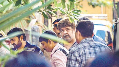 Mumbai: Alleged bookie Anil Jaisinghani being taken to custody after a court remanded him to police custody till March 27 in a case related to alleged attempt to blackmail and bribe Amruta Fadnavis, wife of Maharashtra Deputy CM Devendra Fadnavis, in Mumbai, Tuesday, March 21, 2023. (PTI Photo)(PTI03_21_2023_000344A) (PTI) Mumbai: Alleged bookie Anil Jaisinghani being taken to custody after a court remanded him to police custody till March 27 in a case related to alleged attempt to blackmail and bribe Amruta Fadnavis, wife of Maharashtra Deputy CM Devendra Fadnavis, in Mumbai, Tuesday, March 21, 2023. (PTI Photo)(PTI03_21_2023_000344A) (PTI)