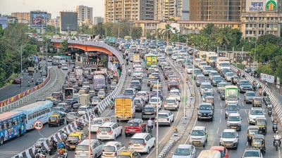 Mumbai, India - May 19, 2023: Huge traffic jam on the Western Express Highway in the evening at Kala Nagar, Bandra in Mumbai, India, on Friday, May 19, 2023. (Photo by Satish Bate/ Hindustan Times) (Hindustan Times)