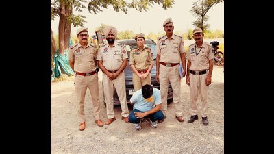 The Pathankot police have arrested one Jasvir Singh, a notorious fake travel agent, who was masterminding an elaborate visa scam.