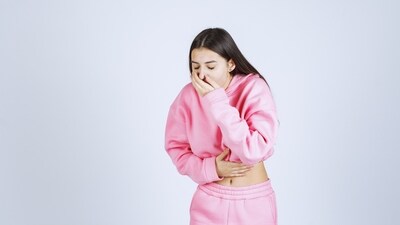 Pregnancy nausea, commonly known as morning sickness, is a common symptom experienced by many pregnant women. It is characterized by feelings of nausea and sometimes vomiting, typically occurring during the first trimester but can persist throughout pregnancy. Here are some natural remedies that can help alleviate pregnancy nausea: (freepik ) Pregnancy nausea, commonly known as morning sickness, is a common symptom experienced by many pregnant women. It is characterized by feelings of nausea and sometimes vomiting, typically occurring during the first trimester but can persist throughout pregnancy. Here are some natural remedies that can help alleviate pregnancy nausea: (freepik )