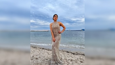 Sara Ali Khan flaunts her poetic side and pens down a rhyming caption that read, "Sorry for the spam Feeling too Glam Seeing this clear water- sara nearly swam But then decided against it- only for my gram fam." (Instagram/@saraalikhan95) Sara Ali Khan flaunts her poetic side and pens down a rhyming caption that read, "Sorry for the spam Feeling too Glam Seeing this clear water- sara nearly swam But then decided against it- only for my gram fam." (Instagram/@saraalikhan95)
