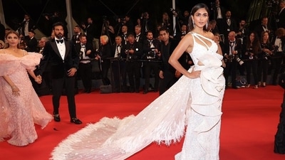 Mrunal shared her red carpet photos on Instagram, and wrote, “A night to remember…” Mrunal shared her red carpet photos on Instagram, and wrote, “A night to remember…”