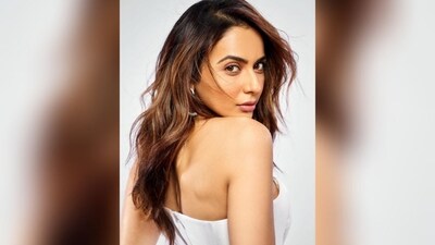Guided by the expertise of hairstylist Aliya Shaik, Rakul effortlessly showcased a stunning hairdo. With a chic side partition, her luscious tresses cascaded in enchanting beachy waves, exuding a carefree and alluring vibe. (Instagram/@rakulpreet) Guided by the expertise of hairstylist Aliya Shaik, Rakul effortlessly showcased a stunning hairdo. With a chic side partition, her luscious tresses cascaded in enchanting beachy waves, exuding a carefree and alluring vibe. (Instagram/@rakulpreet)