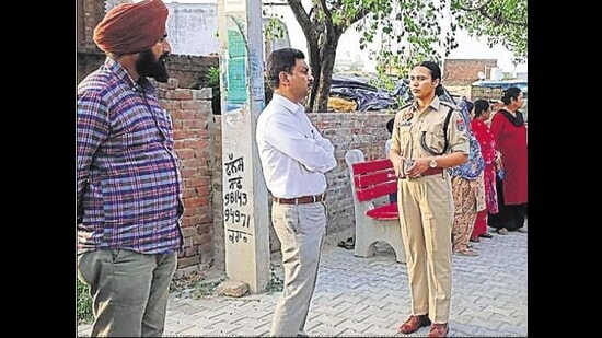 Khanna Police investigating at the spot where the stray dogs were poisoned. (HT Photo)