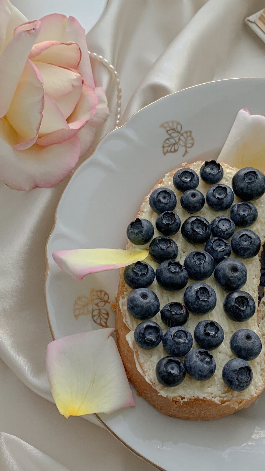 Foods With Roses 5 Flowers To Garnish Food | Hindustan Times