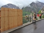 A provisional wooden fence is partially blocking the beautiful view, as visitors take selfies with the landscape, in the tourist community of Hallstatt (district of Gmunden), Austria, on May 15, 2023. The Austrian village of Hallstatt -- popular among selfie-seekers -- has installed wooden barriers to obstruct the view in an effort to curb overtourism and restore calm. A provisional wooden fence is partially blocking the beautiful view, as visitors take selfies with the landscape, in the tourist community of Hallstatt (district of Gmunden), Austria, on May 15, 2023. The Austrian village of Hallstatt -- popular among selfie-seekers -- has installed wooden barriers to obstruct the view in an effort to curb overtourism and restore calm.