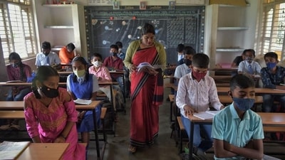 Female teachers should be dressed in "decent salwar suit/ saree/ mekhela-chador" and not casual attire such as T-shirt, jeans and leggings, a government notification said.
