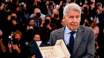 The 76th Cannes Film Festival - Photocall for the film "Indiana Jones and the Dial of Destiny" (Indiana Jones et le cadran de la destinee) Out of Competition - Cannes, France, May 19, 2023. Cast member Harrison Ford holds his Honorary Palme d'Or Award. REUTERS/Yara Nardi (REUTERS)