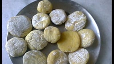 Made from milk, it is the most relished street food snack among ethnic Dogras. (HT Photo) Made from milk, it is the most relished street food snack among ethnic Dogras. (HT Photo)
