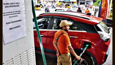 A notice at Indian Oil Petrol Punp which says, ₹2000 notes will be accepted only for transactions above Rs.1000, after the RBI announced withdrawn of 2000 currency notes from circulation, in Hyderabad, Saturday. (PTI) A notice at Indian Oil Petrol Punp which says, ₹2000 notes will be accepted only for transactions above Rs.1000, after the RBI announced withdrawn of 2000 currency notes from circulation, in Hyderabad, Saturday. (PTI)