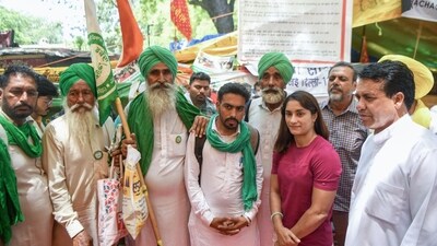 Wrestler Vinesh Phogat poses for a picture with the farmers during the ongoing protest at Jantar Mantar. (PTI)