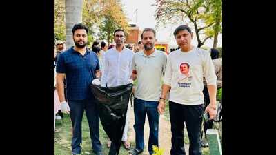 Chandigarh Congress members at Sukhna Lake in Chandigarh on Sunday. (HT Photo)