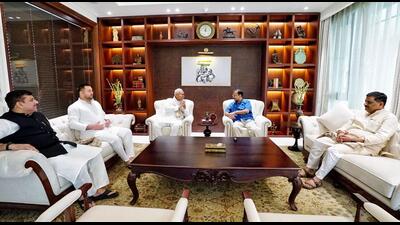 Delhi CM Arvind Kejriwal with his Bihar counterpart Nitish Kumar, Bihar deputy CM Tejashwi Yadav, Bihar minister Sanjay Jha, and AAP’s Rajya Sabha MP Sanjay Singh on Sunday. (ANI)