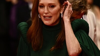 Julianne Moore wore an emerald green dress with pleated sleeves. She kept her hair untied. (AFP) Julianne Moore wore an emerald green dress with pleated sleeves. She kept her hair untied. (AFP)