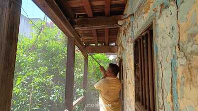 Following a survey of the wadas in the city carried out last month by the Pune Municipal Corporation (PMC), the latter has identified 34 dilapidated wadas and started the process of demolition (HT PHOTO) Following a survey of the wadas in the city carried out last month by the Pune Municipal Corporation (PMC), the latter has identified 34 dilapidated wadas and started the process of demolition (HT PHOTO)