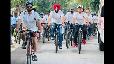 Participants during the cycle rally organised by traffic police in Ludhiana on Sunday. (HT Photo) Participants during the cycle rally organised by traffic police in Ludhiana on Sunday. (HT Photo)