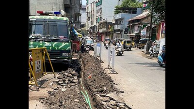 Rod digging work underway at Puneshwar Chowk in Kasba Peth on Sunday. (HT PHOTO) Rod digging work underway at Puneshwar Chowk in Kasba Peth on Sunday. (HT PHOTO)
