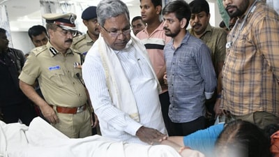 Siddaramaiah visits the hospital where the deceased's body was kept, and meets family members. (Twitter/ CM of Karnataka)