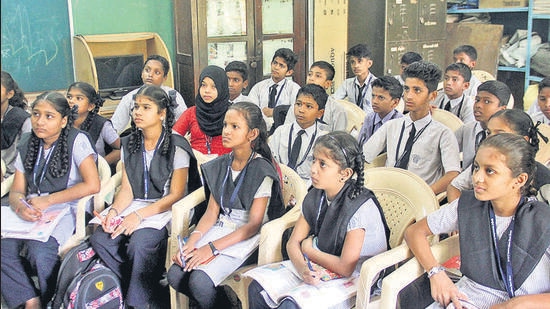 Mumbai, India – April 10, 2018: School children attending Digital class, virtual Class at Sewri Wadala Municipal school, at Wadala, in Mumbai, India, on Tuesday, April 10, 2018. (Photo by Bhushan Koyande/HT) (HT PHOTO)
