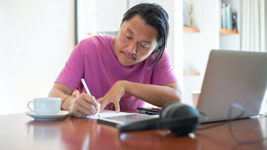 Pomodoro Technique: Divide your work into 25-minute intervals called "pomodoros," followed by a short break. This structured approach helps maintain focus and prevents procrastination.&nbsp;(Pexels)