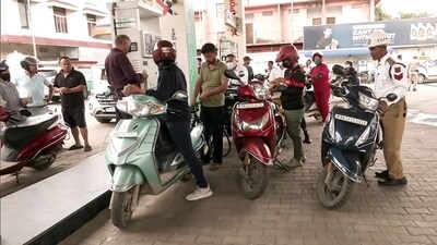Petrol pumps are facing the heat of the ₹2,000 banknote withdrawal. (ANI) Petrol pumps are facing the heat of the ₹2,000 banknote withdrawal. (ANI)