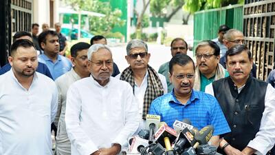 Delhi chief minister Arvind Kejriwal with his Bihar counterpart Nitish Kumar on Sunday. (ANI)