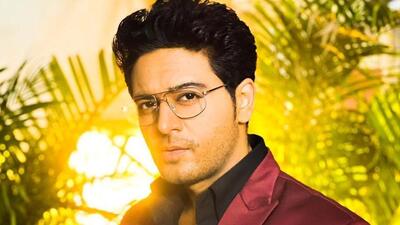 Gaurav Khanna surprises his wife with an SUV car Gaurav Khanna surprises his wife with an SUV car
